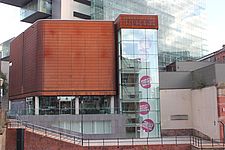 Die dem River Irwell zugewandte Seite des People's History Museum, Urheber: Patyo1994, Lizenz: CC-BY-SA 4.0.