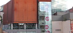 Die dem River Irwell zugewandte Seite des People's History Museum, Urheber: Patyo1994, Lizenz: CC-BY-SA 4.0.