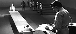Screenshot aus der Episode "The Obsolete Man"