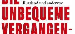 Cover des Buches. Der Titel ist in fetten roten Buchstaben geschrieben. Als Grafik sieht man den Abbau einer Stalinbüste.
