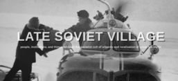 Screenshot Website des Forschungsprojekts: Late Soviet Village: People, Institutions, and Things between the socialist cult of urbanity and ruralisation of urban life styles, mit BIld aus: Arsen’ev, Vsevolod: Nostal’giia. Provintsial’naia Rossiia. Fotoal’bom, Moscow 2012, p. 57.