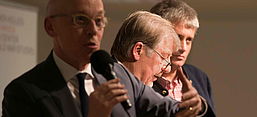 Das Podium der Ausstellungspräsentation © Bundesstiftung zur Aufarbeitung der SED-Diktatur