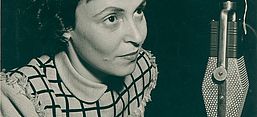 Elinor Lipper bei einem Radio-Interview im Jahre 1951 (Foto: Privatbesitz)