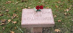 Gedenkstein für die Opfer des Stalinismus auf dem Zentralfriedhof Friedrichsfelde in Berlin-Lichtenberg, Foto: Bundesstiftung Aufarbeitung