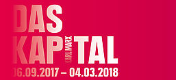 Werbebanner der Ausstellung „Das Kapital“