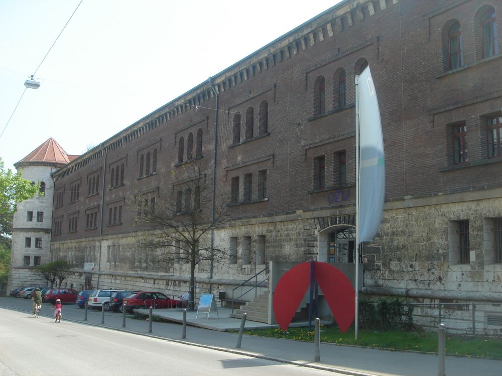 Eingangsbereich des Donauschwäbischen Zentralmuseums Ulm, Urheber: Ocrho, gemeinfrei, Wikimedia Commons