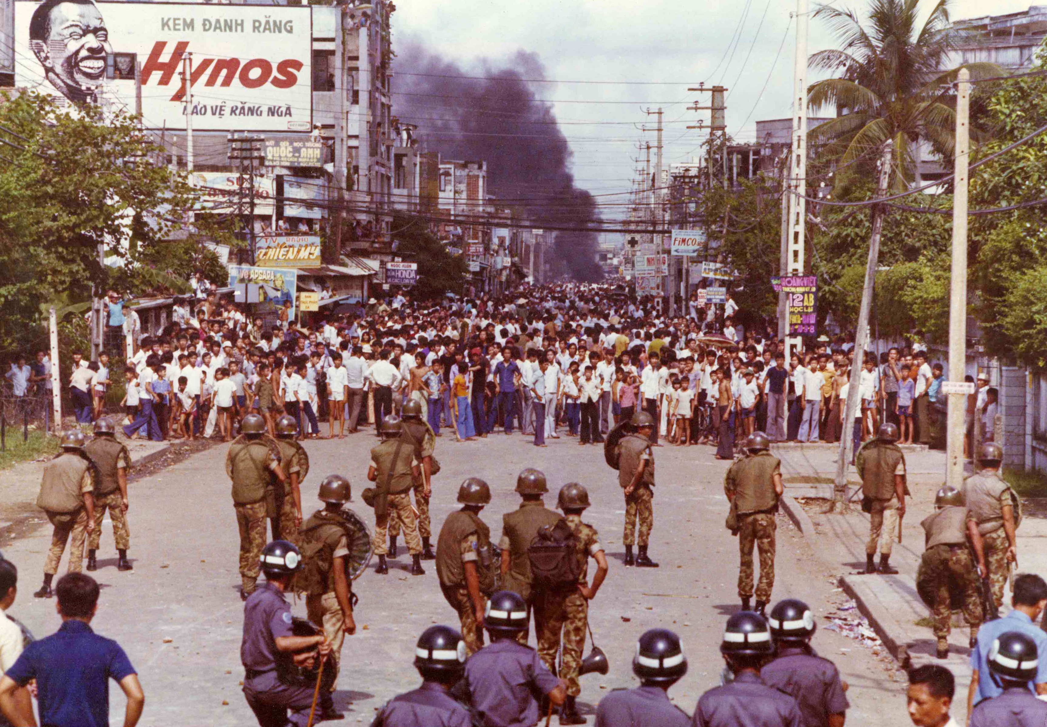 Demonstration in Saigon, 1974, picture alliance / AP Images