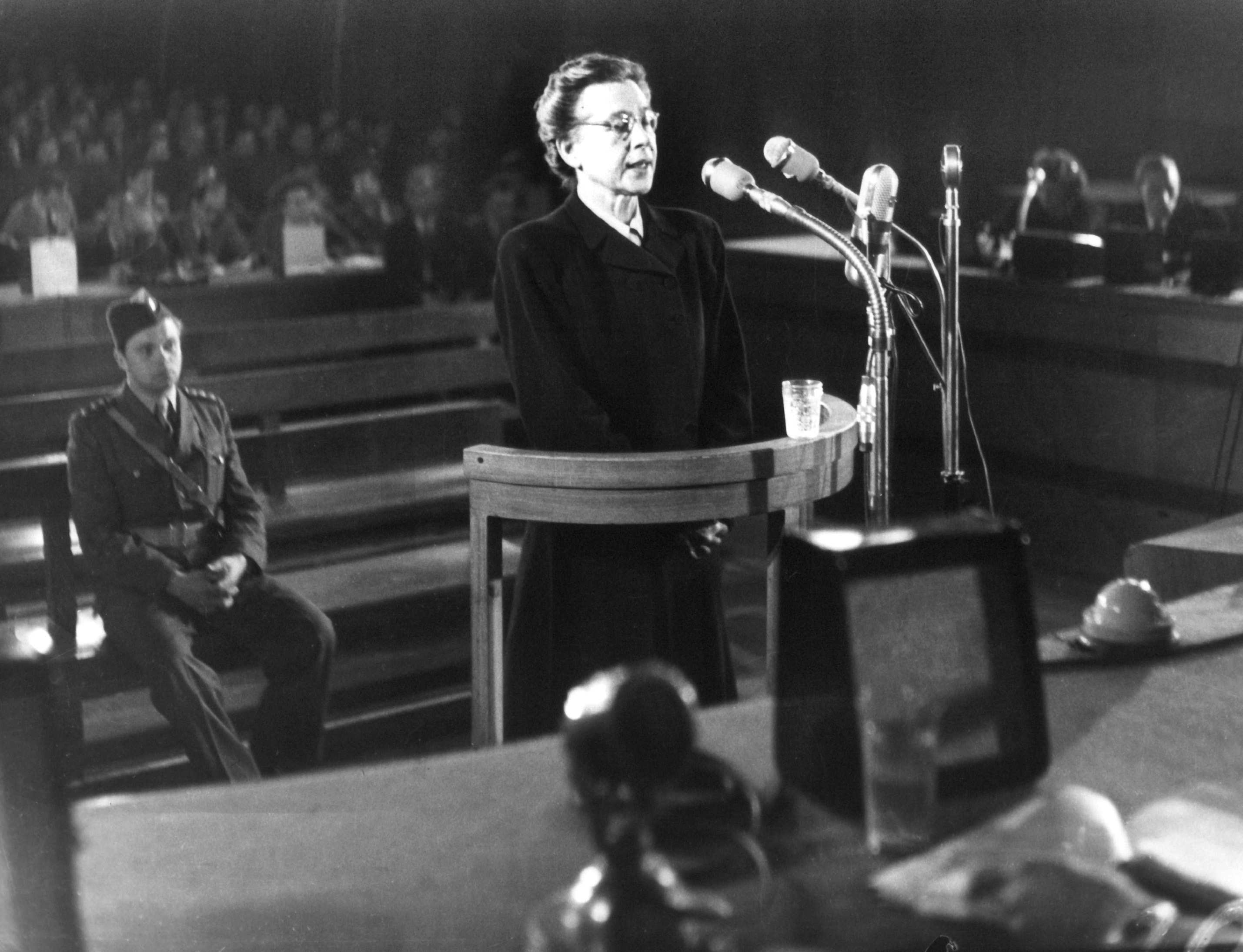 Milada Horáková im Gerichtssaal, picture-alliance / dpa