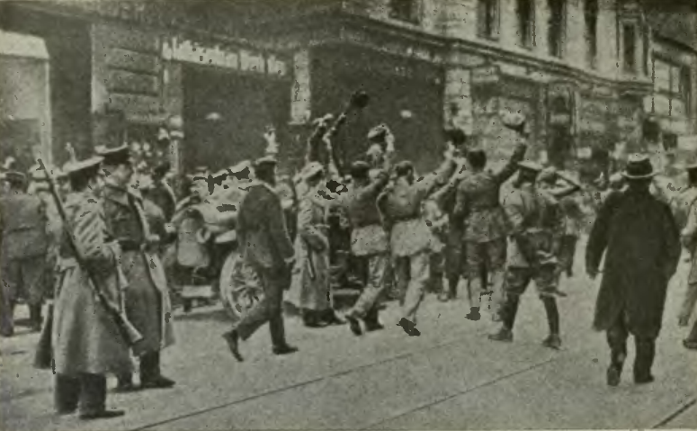 Jubelnde Soldaten am 8. November 1918 in München nach der Ausrufung der bayerischen Republik. Gemeinfrei, Wikimedia Commons