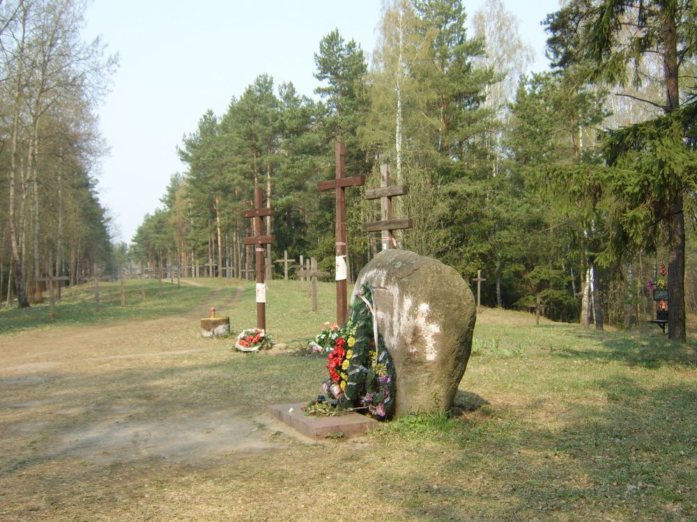 Gedenkstein und Gedenkkreuze, Foto: Bundesstiftung Aufarbeitung
