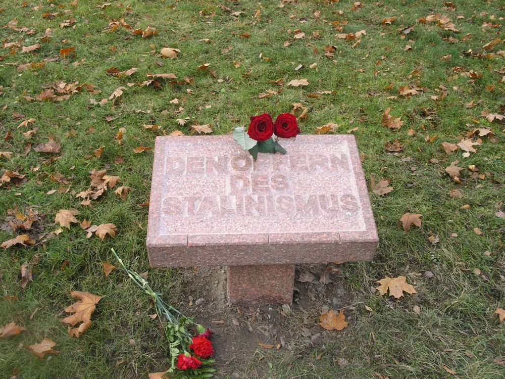 Gedenkstein für die Opfer des Stalinismus auf dem Zentralfriedhof Friedrichsfelde in Berlin-Lichtenberg, Foto: Bundesstiftung Aufarbeitung