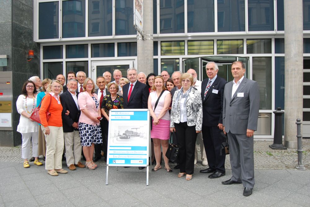 Die Teilnehmerinnen und Teilnehmer des 20. Kongresses der Inter-Asso „Widerstand gegen Diktatur – eine zeitlose Verpflichtung“, Juni 2013 in der Bundesstiftung Aufarbeitung, Foto: Bundesstiftung Aufarbeitung. 
