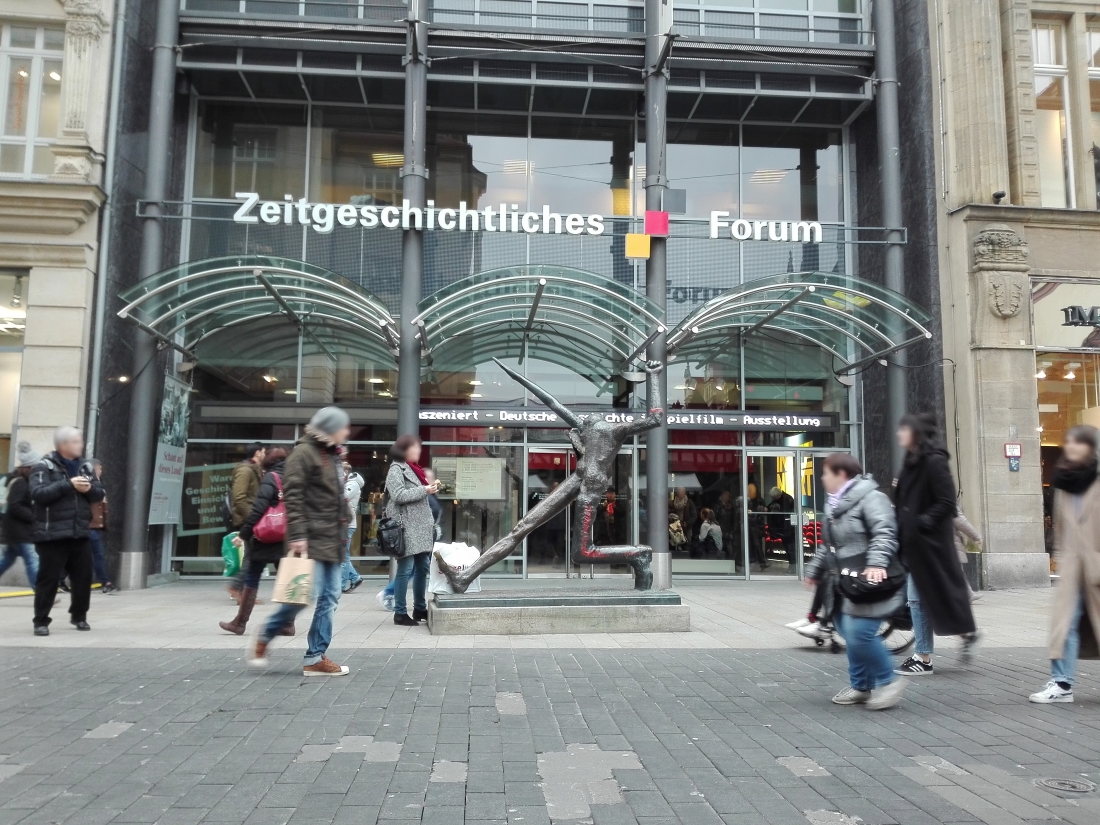 Haupteingang des Zeitgeschichtlichen Forums Leipzig, Foto: Bundesstiftung Aufarbeitung, Stefan Finkele